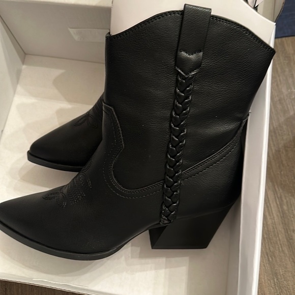 Dolce VIta Women’s Black Braided Faux Vegan Leather Western Boots New - Picture 7 of 8